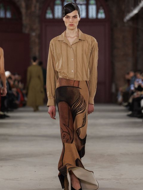 Look de Diotima Fall 2026 con prendas detectadas por IA