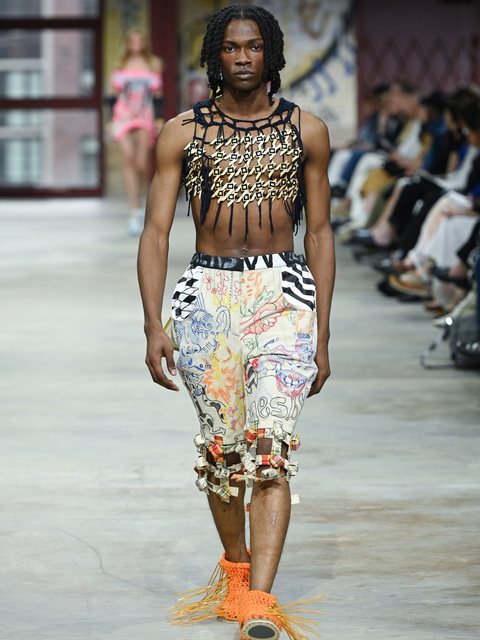 Look de Pratt Institute Fall 2025 con prendas detectadas por IA